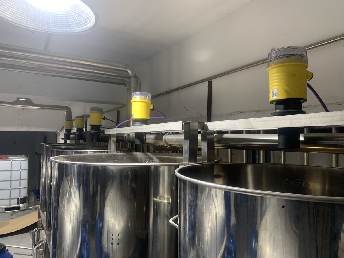 WELK ultrasonic level meters installed on stainless steel process tanks