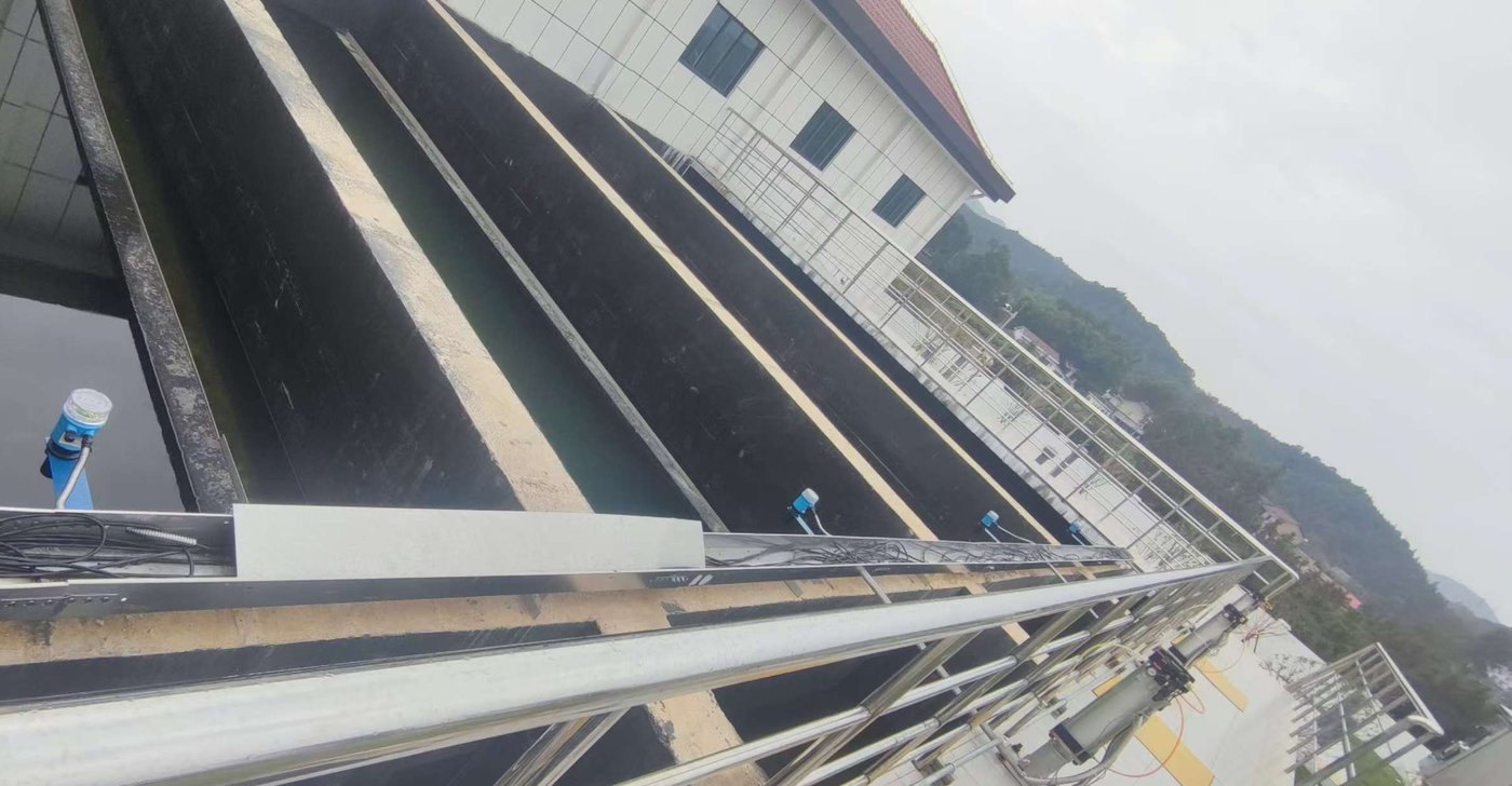 Municipal wastewater treatment plant equipped with WELK level instruments